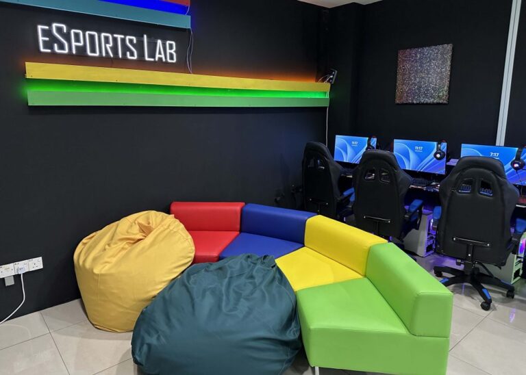 イースポーツ室