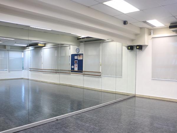 ダンススタジオ