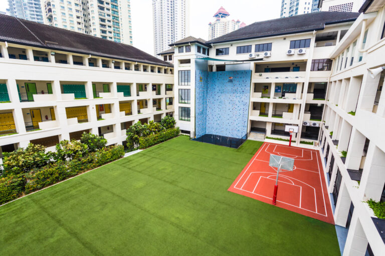 屋外の中庭スペース